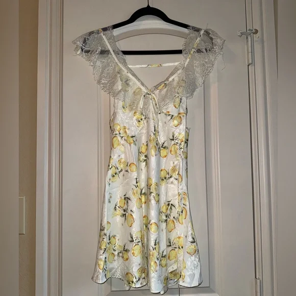 island time mini dress Forever Island Time Lace Mini Dress in White | Size: L | Lace Fabric/Knit Fabric